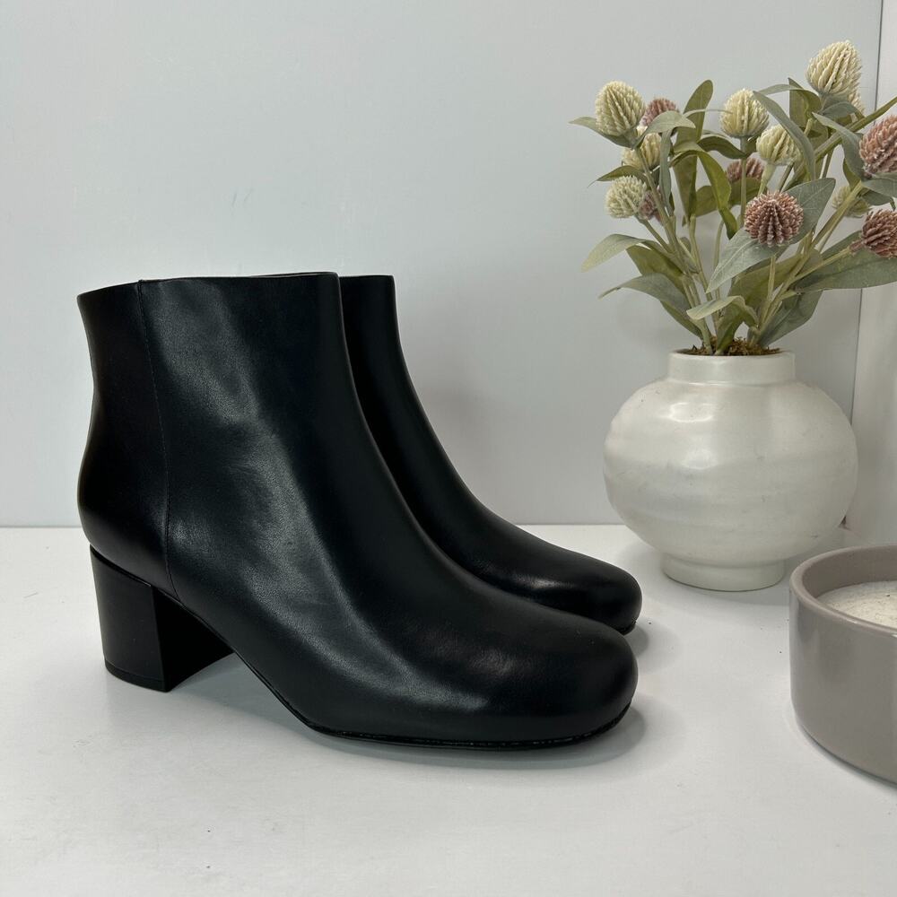 Vionic Sibley Leather Comfort Block Heel Ankle Boot Black Women's 8.5 NWOB FLAW